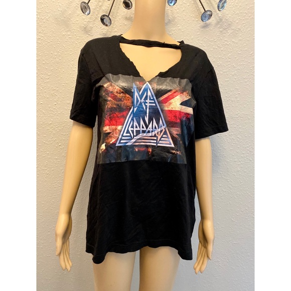 H&M Tops - DONATING Short sleeve band t-shirt